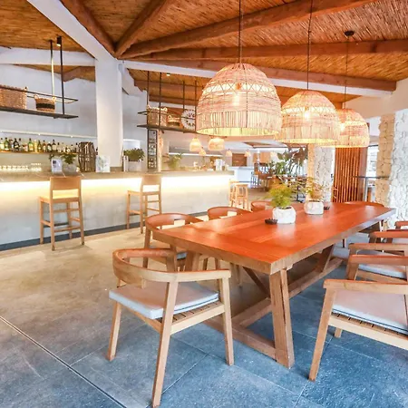 Ξενοδοχείο Miramare 5*