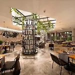 Ξενοδοχείο Miramare 5*